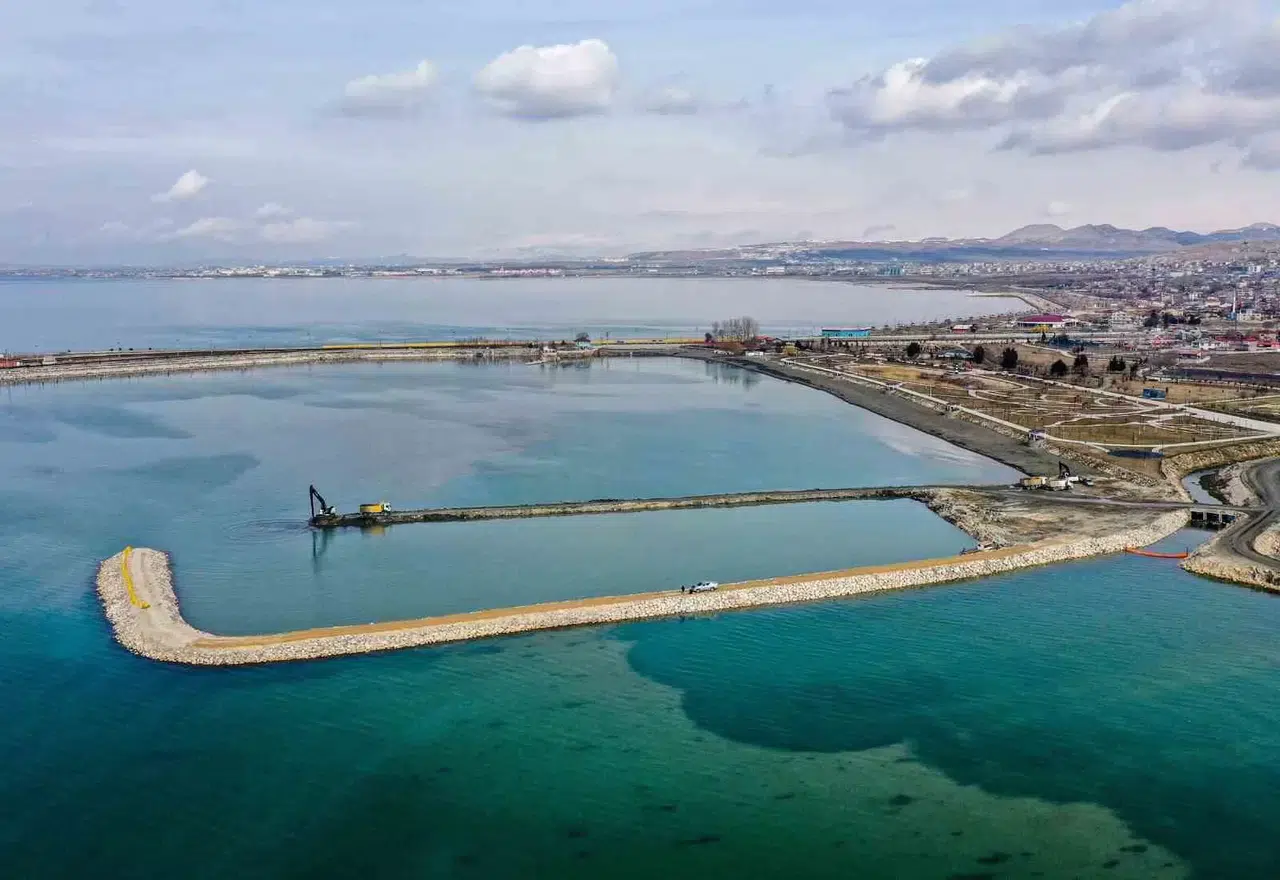 Van Gölü’nden 1 Milyon 600 Bin Metreküp Taban Çamuru Çıkarıldı