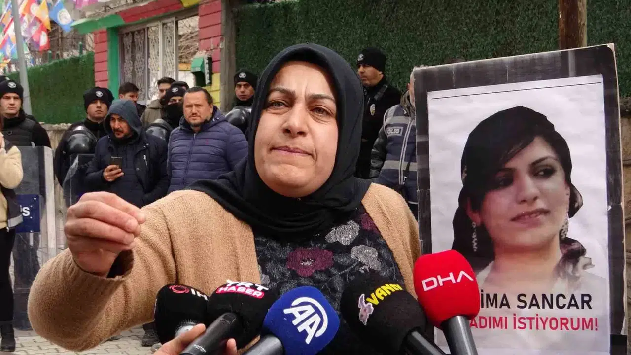 Vanlı Anne: “Ben Evladım İçin Buradayım, Siyaset İçin Değil”