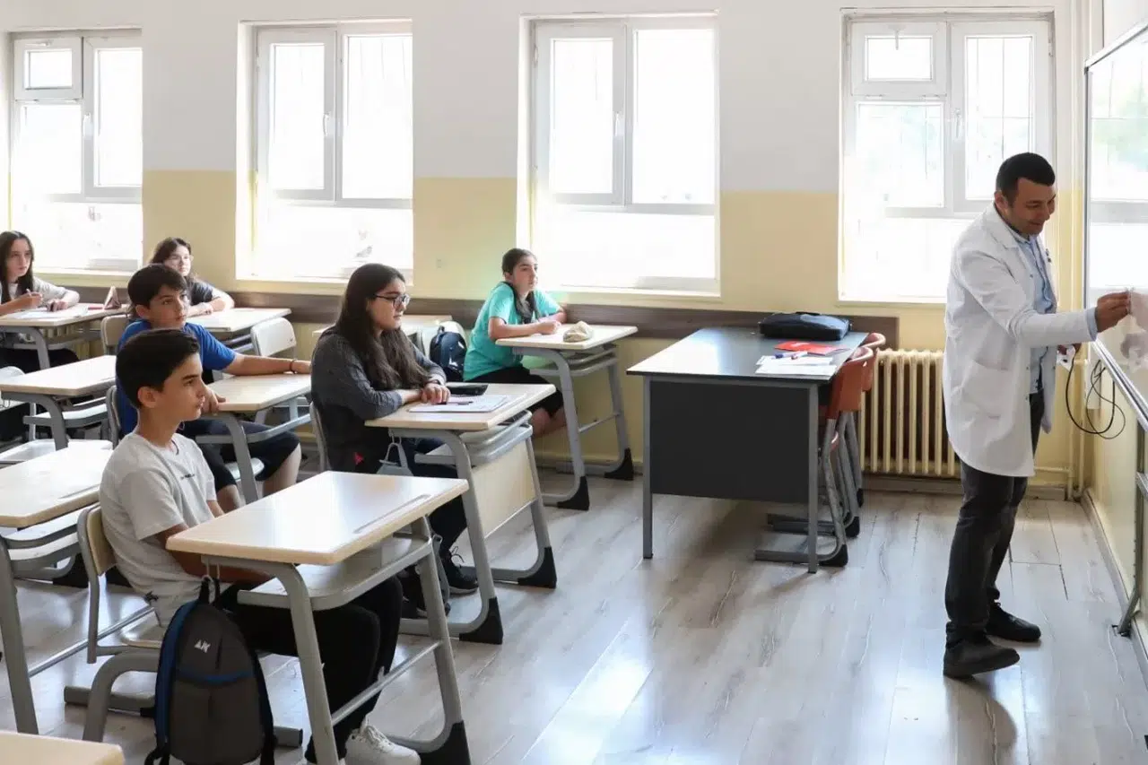 Yarıyıl Tatili Sonrası Birinci Ders Zili Yarın Çalacak