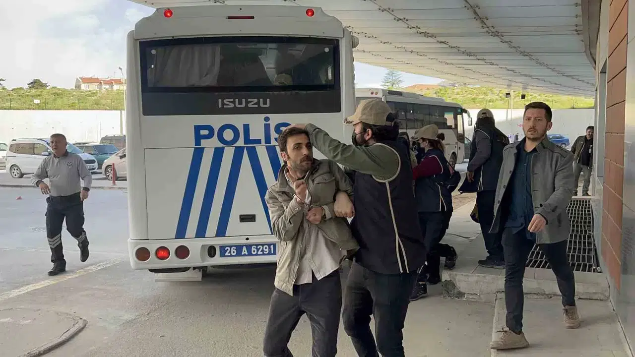 Yeşil Sol Parti Eskişehir Milletvekili Adayına Terör Örgütü Üyesi Olmaktan 6 Yıl 3 Ay Mahpus Cezası Verildi