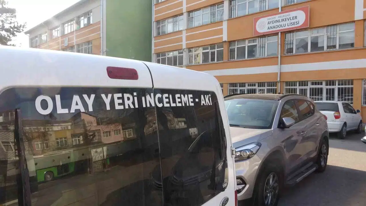 Yorgun Mermi Okula İsabet Etti