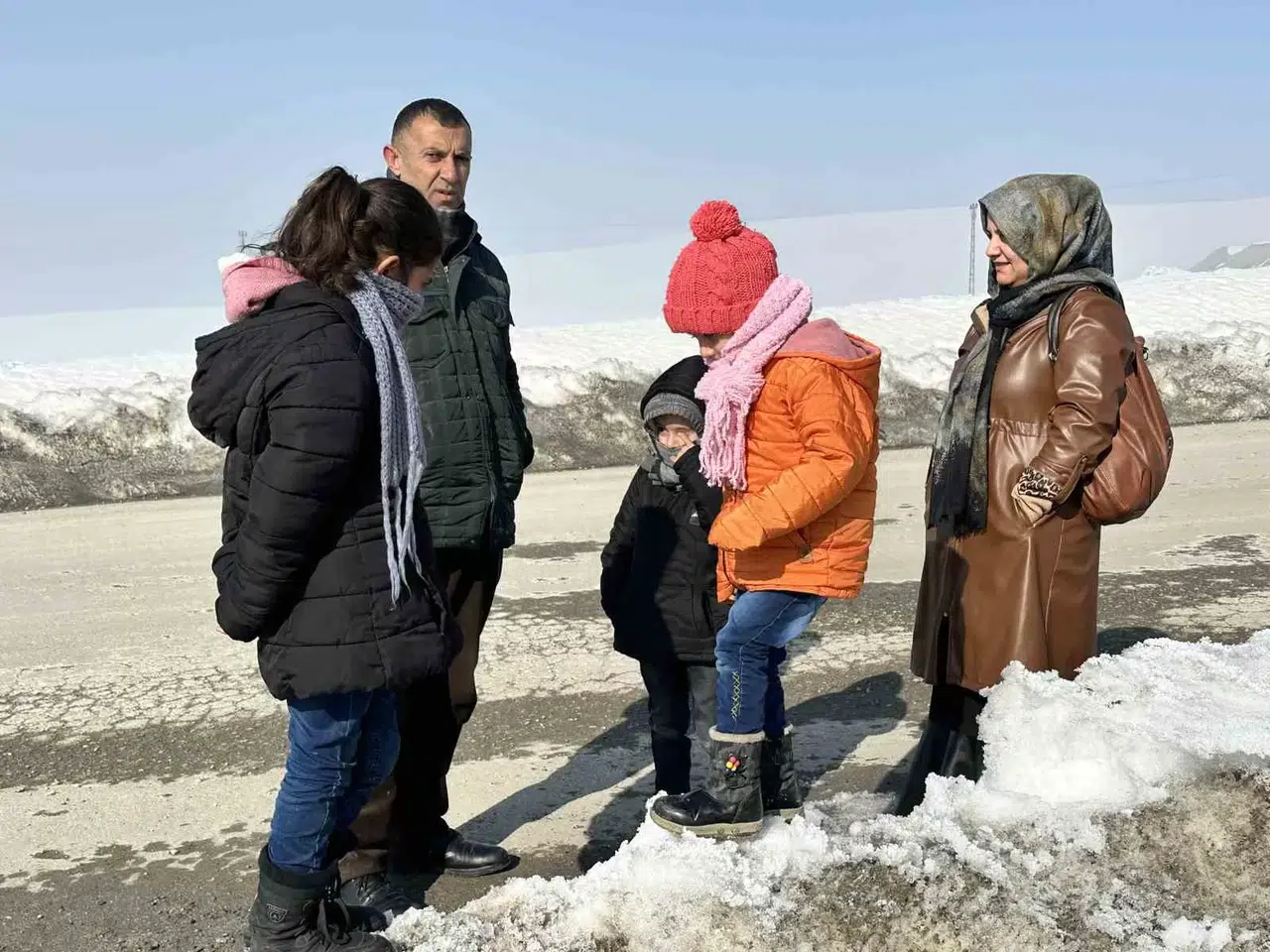 Yüksekova’da 4.4 Büyüklüğünde Zelzele Korkuttu, Vatandaşlar Kendini Dışarıya Attı