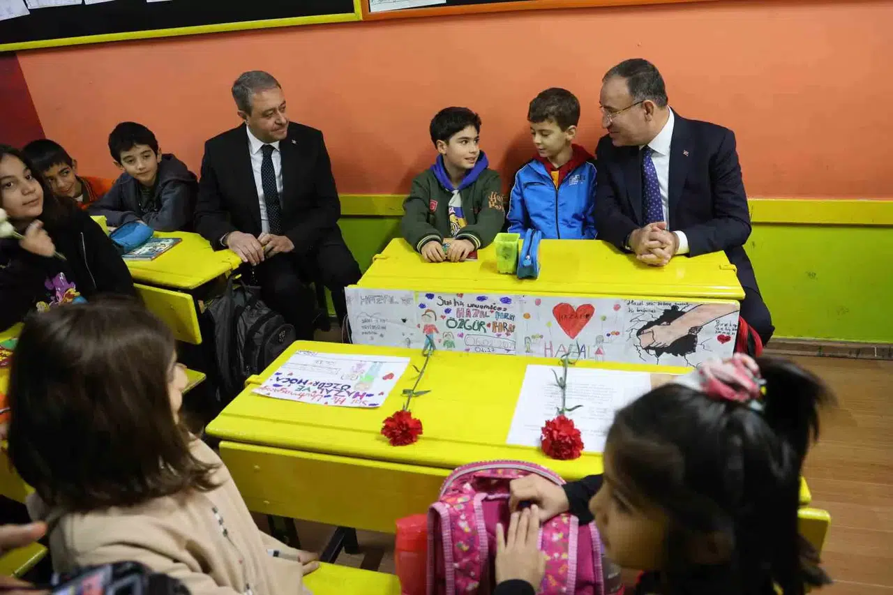 Zelzelede Ölen Öğretmen ve Öğrenciler Unutulmadı