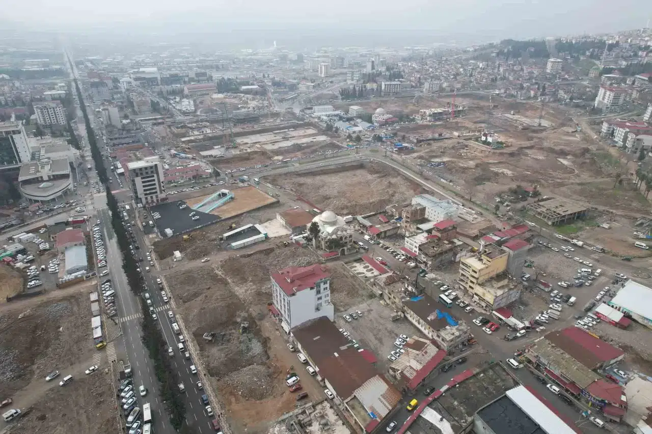 Zelzelenin Merkez Üssünde Ağır Hasarlı Binaların Yıkımı Yüzde 91 Tamamlandı