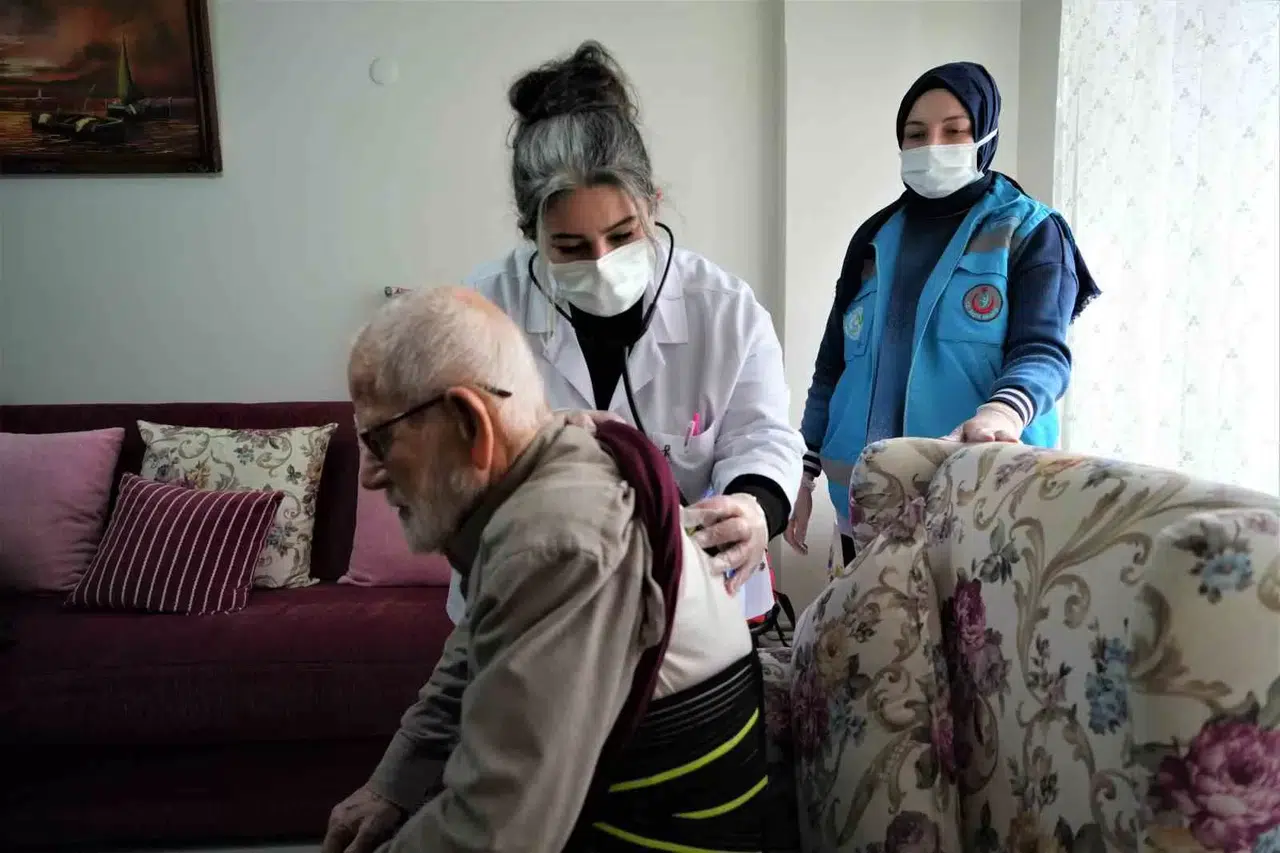 9 Ayda 80 Yaş ve Üzeri Bin Hastaya Konutta Sıhhat Hizmeti