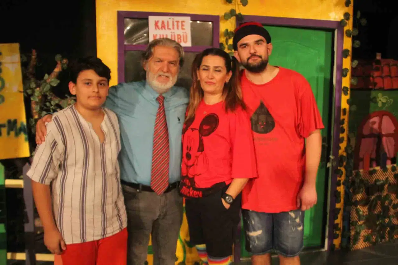 Aile Uzunluğu Tiyatro