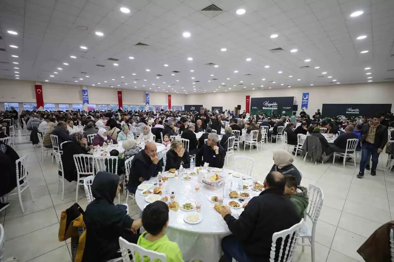 Aliağa Belediyesinden Klasik İftar Yemeği