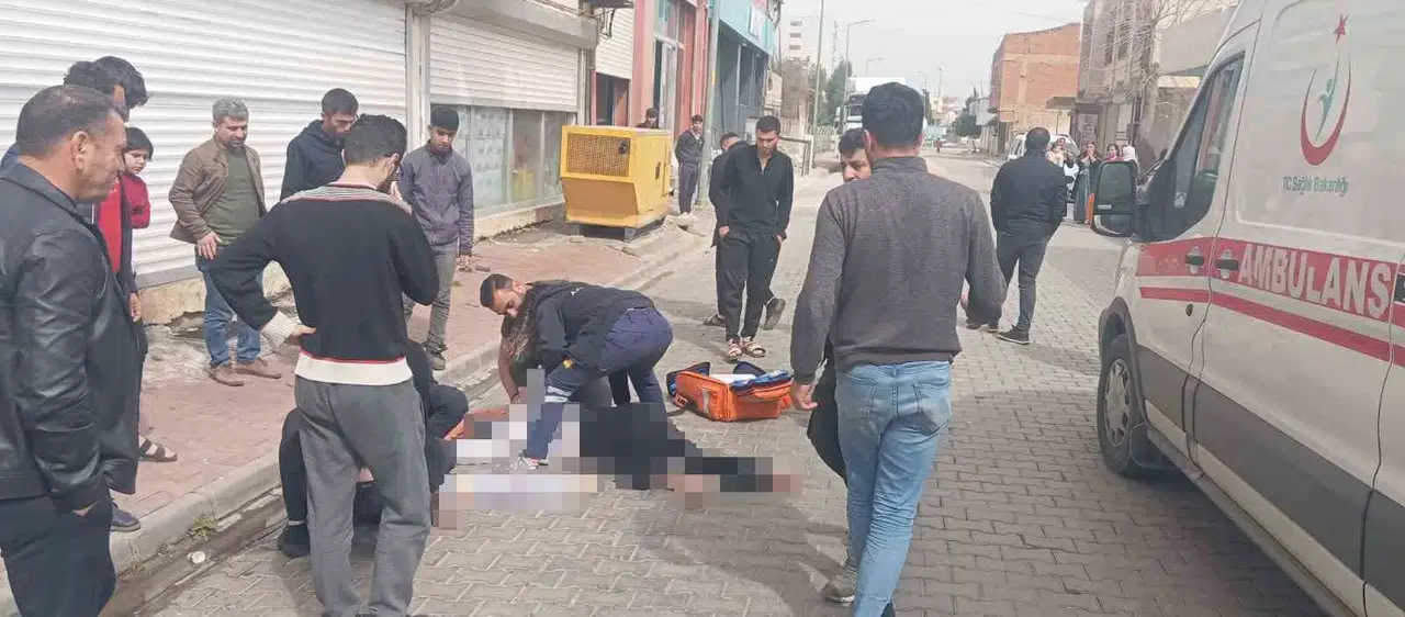 Anne Pencereden Düşen Çocuğunu Tutmaya Çalışırken Kucağındaki Öteki Çocuğuyla Aşağı Düştü