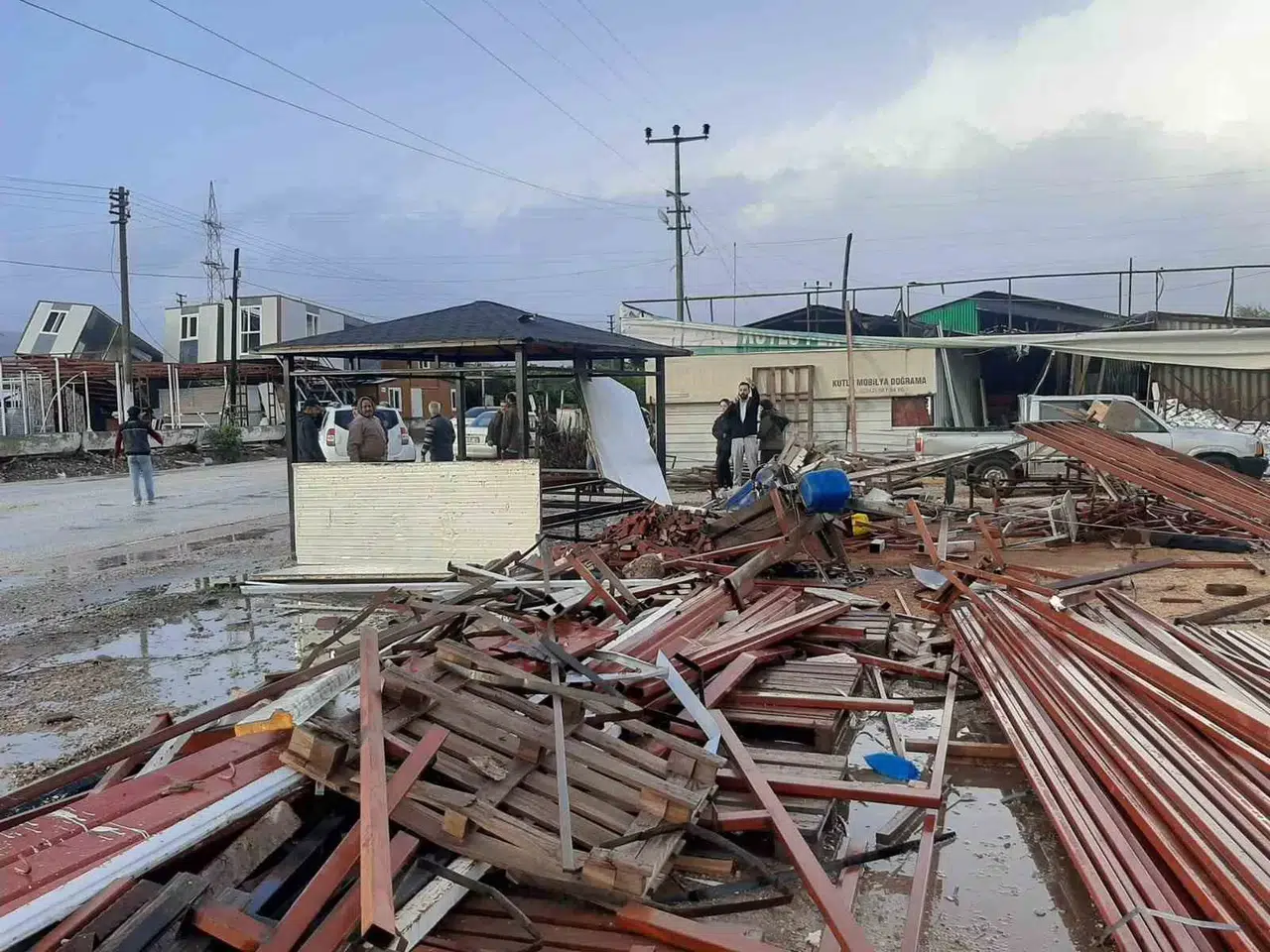 Antalya’da Hortum Bu türlü Geldi, Tarım Alanları Ziyan Gördü