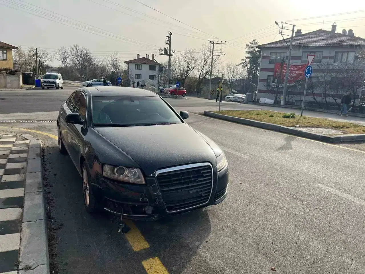 Arabayla Çarpışan Hafif Ticari Araç Devrildi: 1 Yaralı