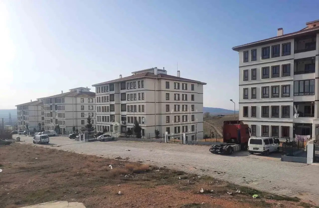 Asansör Hırsızlarının Mağduru Olan Yürüme Zahmeti Çeken Bayandan Yöresel Şiveyle Reaksiyon: