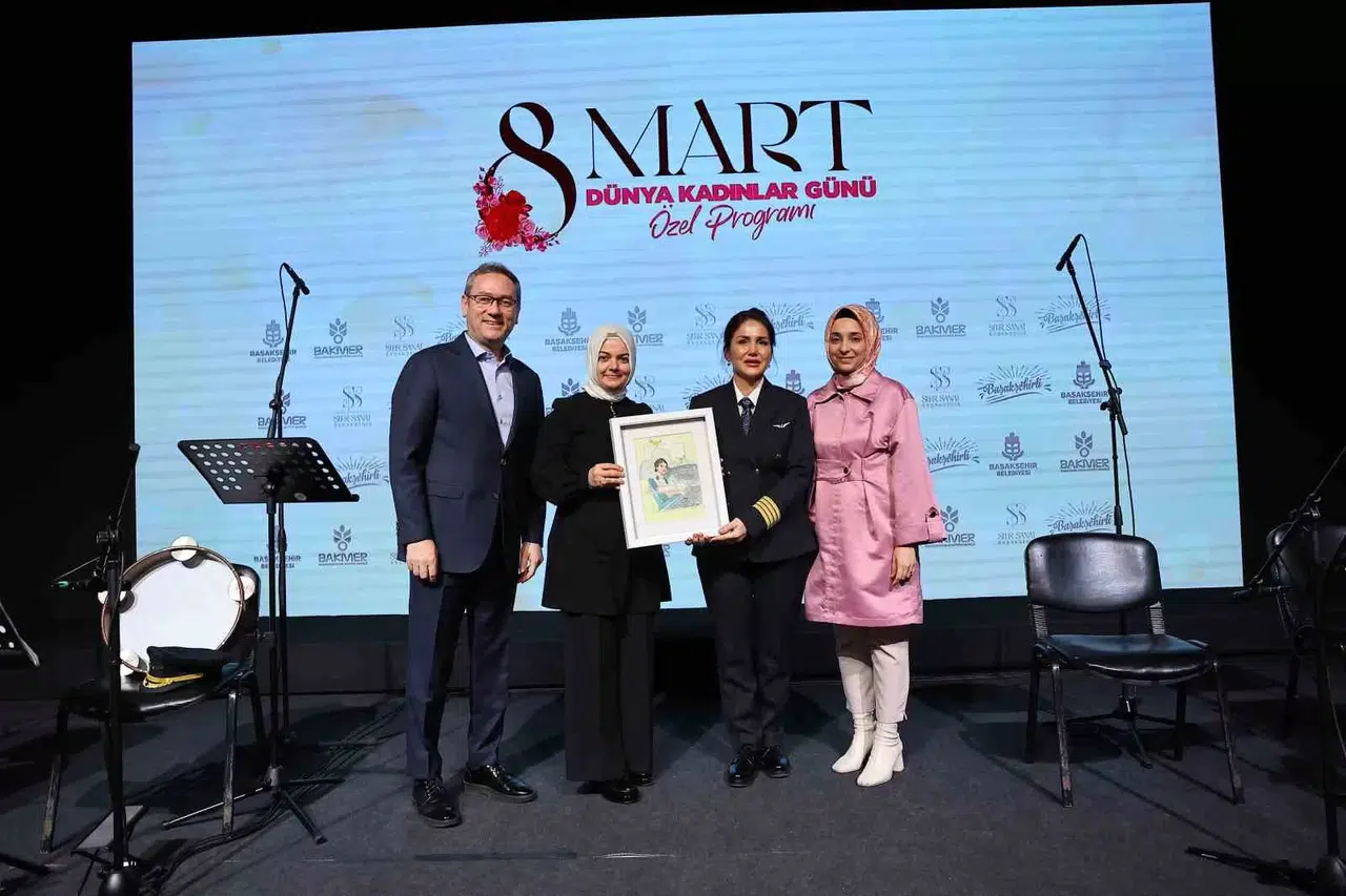 Başakşehir Belediye Lideri Kartoğlu: "Her Başarılı Erkeğin Ardında Bir Bayan Vardır"