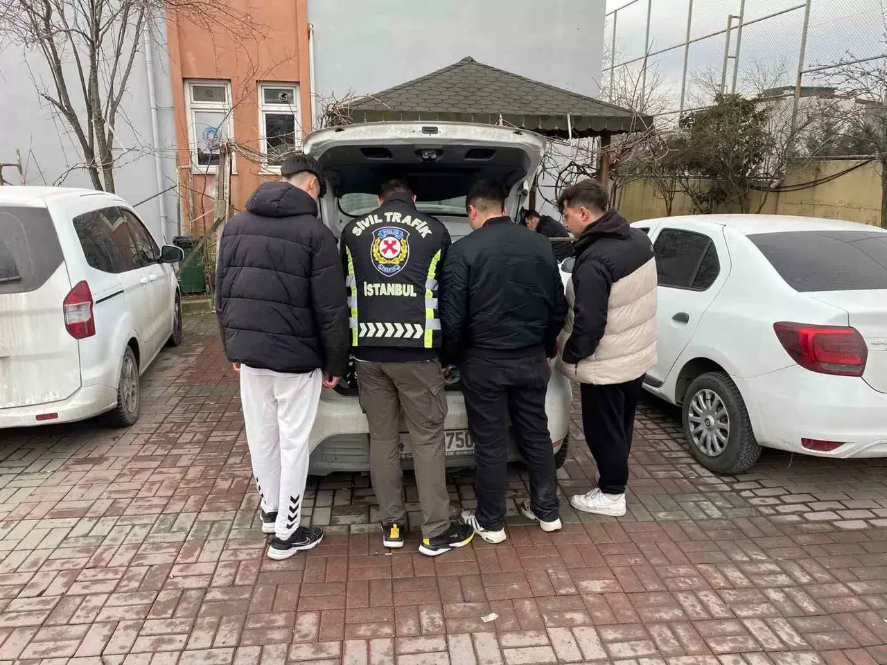 Başakşehir’de Ön Kaldırarak Trafiği Tehlikeye Düşüren Motosiklet Şoförlerine Ceza Yağdı