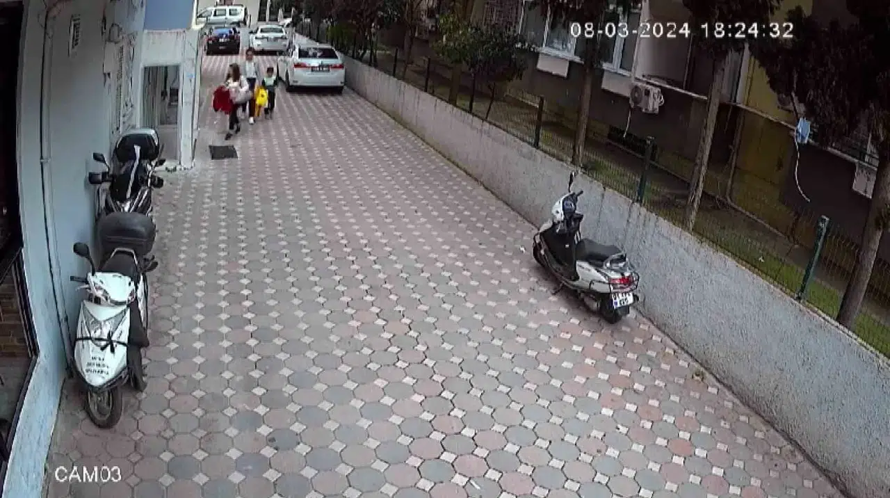 Bayanlar Gününde Öldürülen Hekimin Çocuklarıyla Son İmgeleri Ortaya Çıktı
