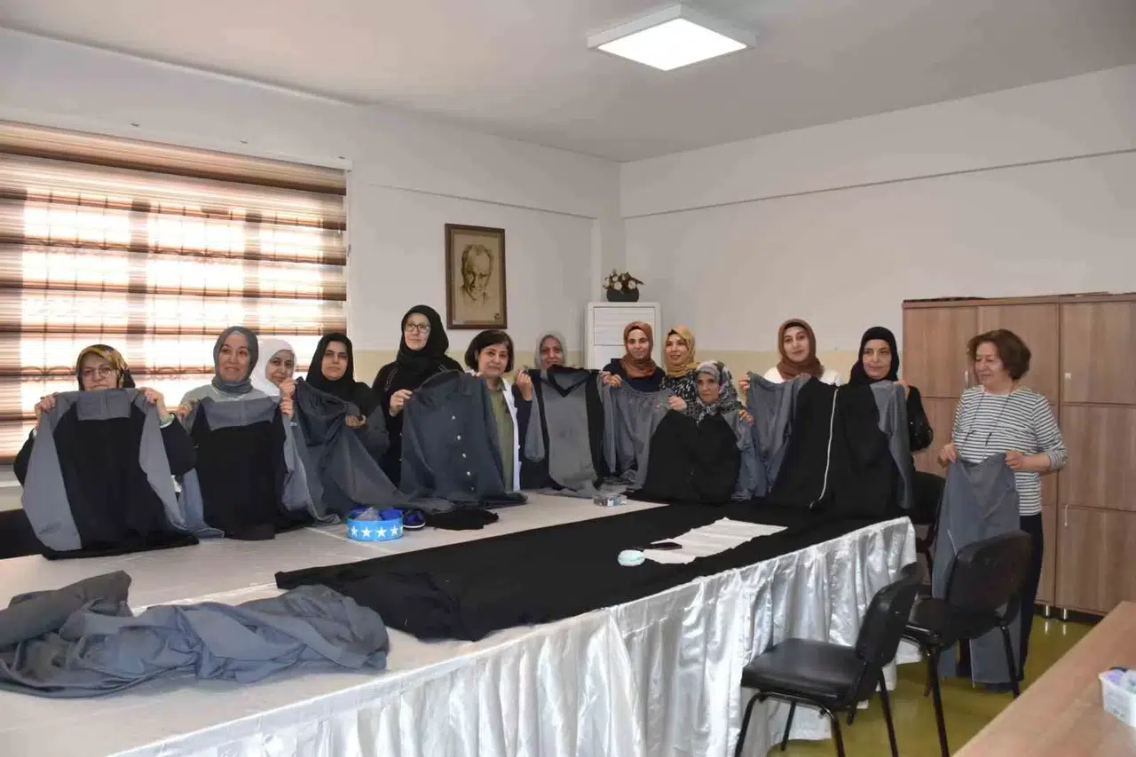 Bayanlar Kendi Diktikleri Eşofmanları Giyip Koştular