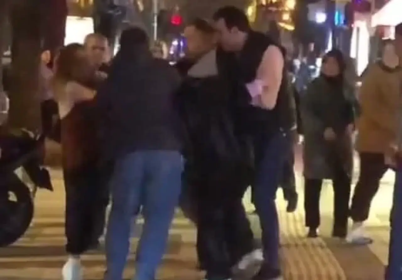 Bursa’da Genç Kızların Hengamesi Kamerada