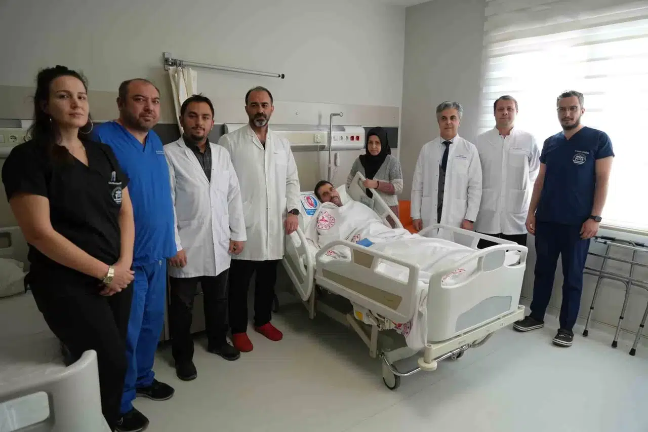 Çatıdan Düşmesi 35 Yıldır Tutmayan Kalçasının Güzelleşmesine Vesile Oldu