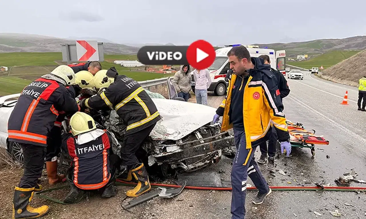 Çorum’da Korkunç Kaza, Otomobil ile TIR Çarpıştı!