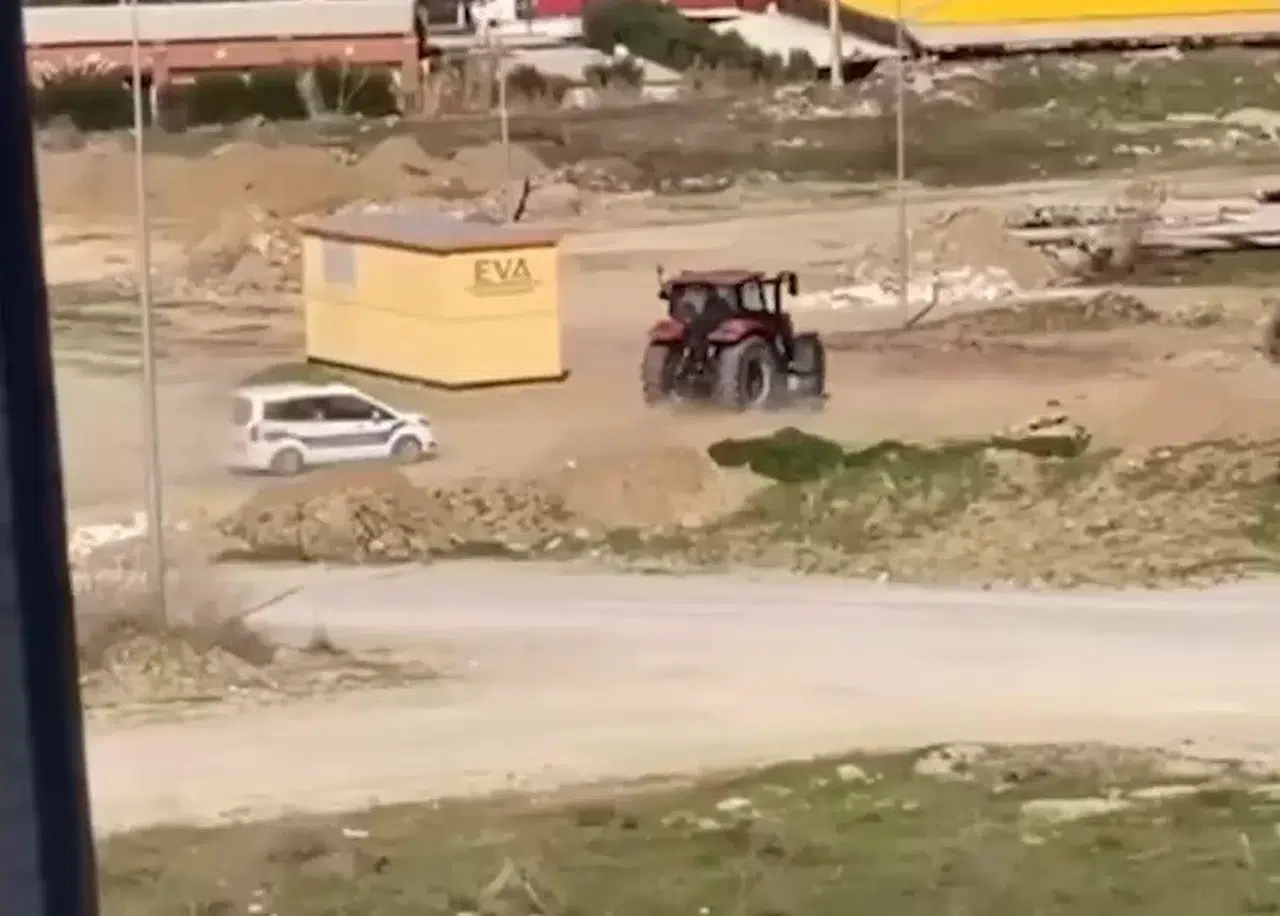 Ehliyetsiz Traktör Şoförü ile Polis Ortasında Yaşanan Kovalamaca Kamerada