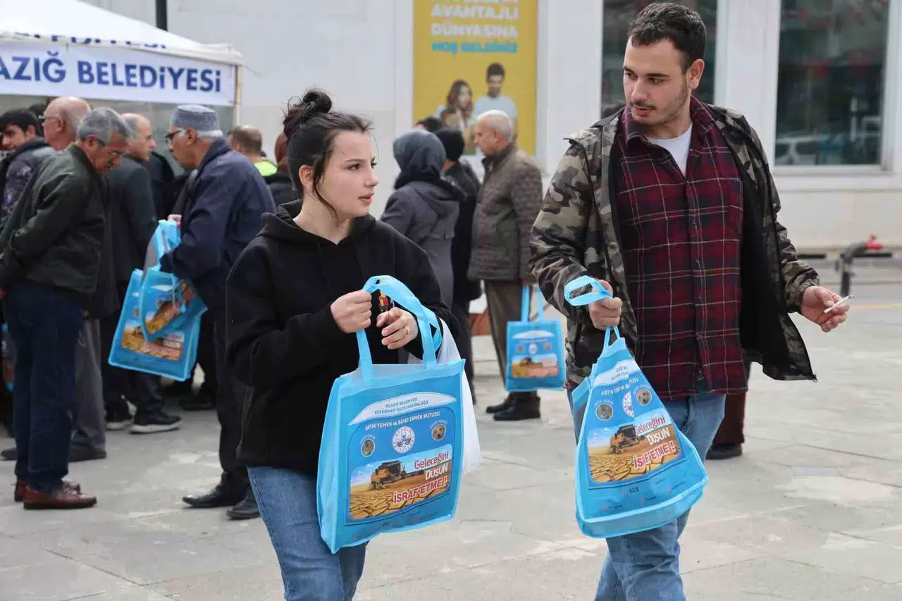 Elazığ Belediyesinden Can Dostlara 10 Ton Mama ve Kuş Yemi Takviyesi
