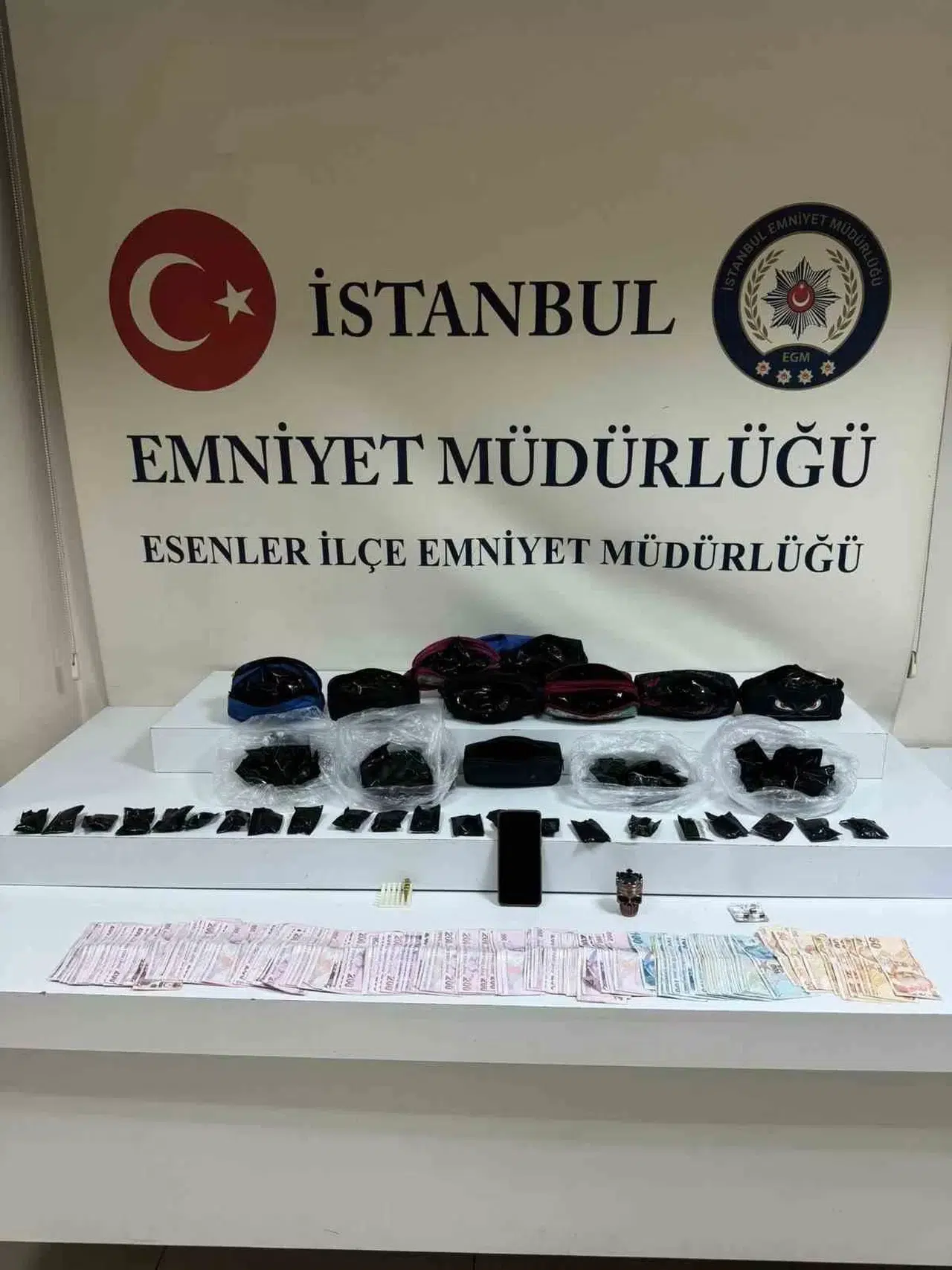 Esenler’de Kalem Kutularından Uyuşturucu Çıktı: 1 Gözaltı