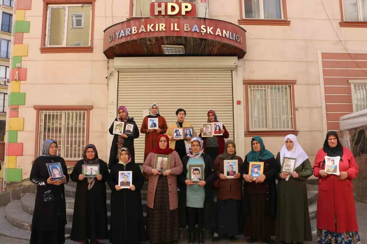 Evlat Nöbetindeki Aileler 8 Mart’ı Buruk Geçirdi