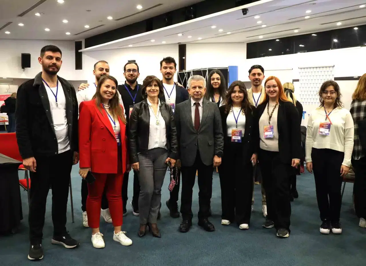 İzmir Ekonomi’de ‘Kariyer’ Doruğu