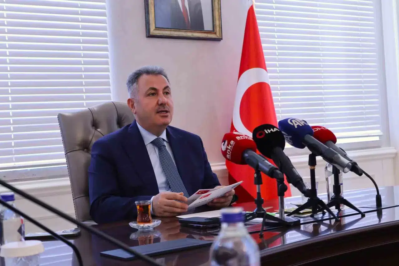 İzmir Valisi Elban: "Kentte 11 Kabahat Örgütü Çökertildi"