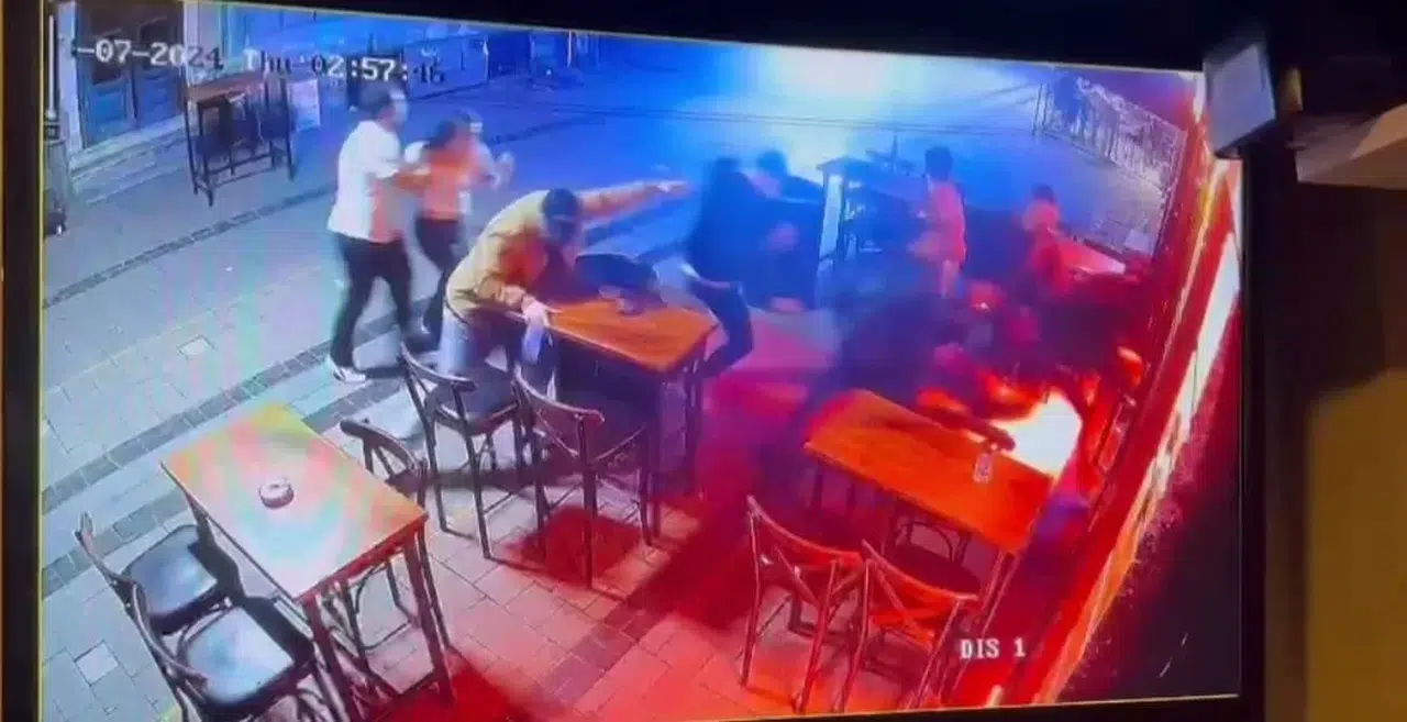 İzmir’de Cümbüş Yerine Silahlı Taarruzda Canlarını Sıkıntı Kurtardılar