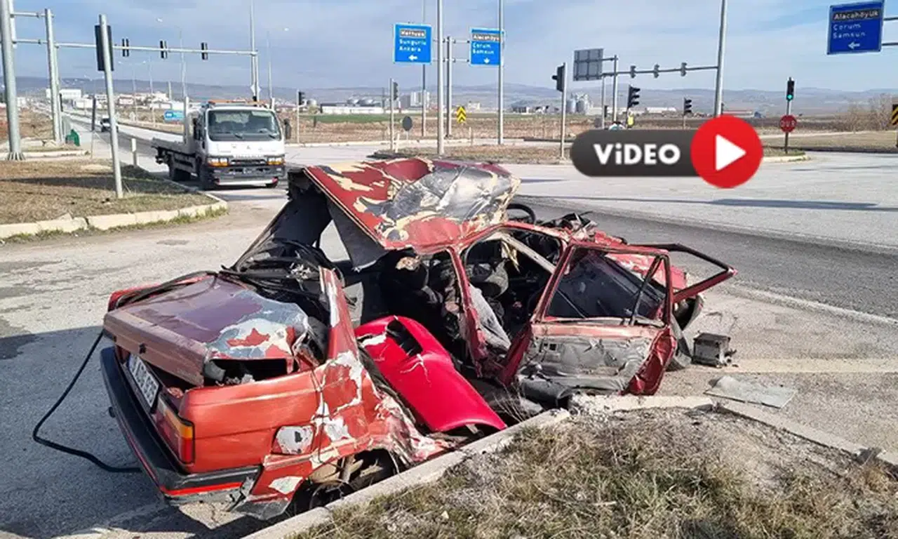 Kamyon, Çarptığı Otomobili Biçti: Bir Ölü!