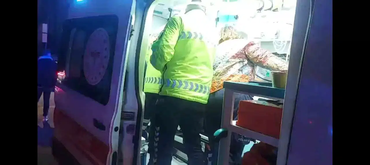 Kadıköy’de Denetimden Çıkan Taksi, Arabaya Geriden Çarptı: 1 Yaralı