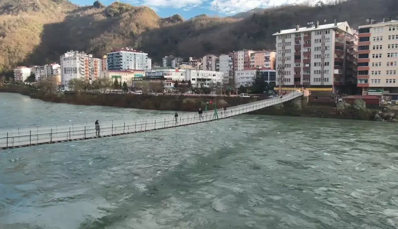Karadeniz’in En Uzun 2 Asma Köprüsü Çoruh Irmağı Üzerinde Bulunuyor