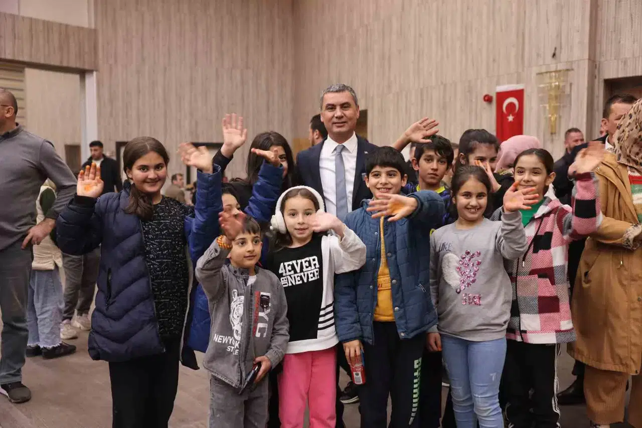 Lider Şimşek Birinci Orucu Vatandaşlarla Açtı