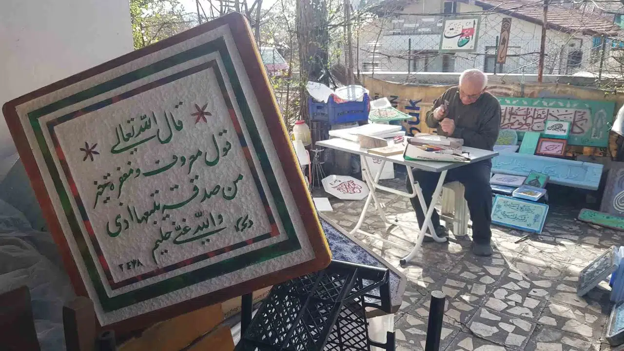 Selatin Mescitlerinde Gördüğü Sınır Yazılarını 51 Yıldır İşliyor