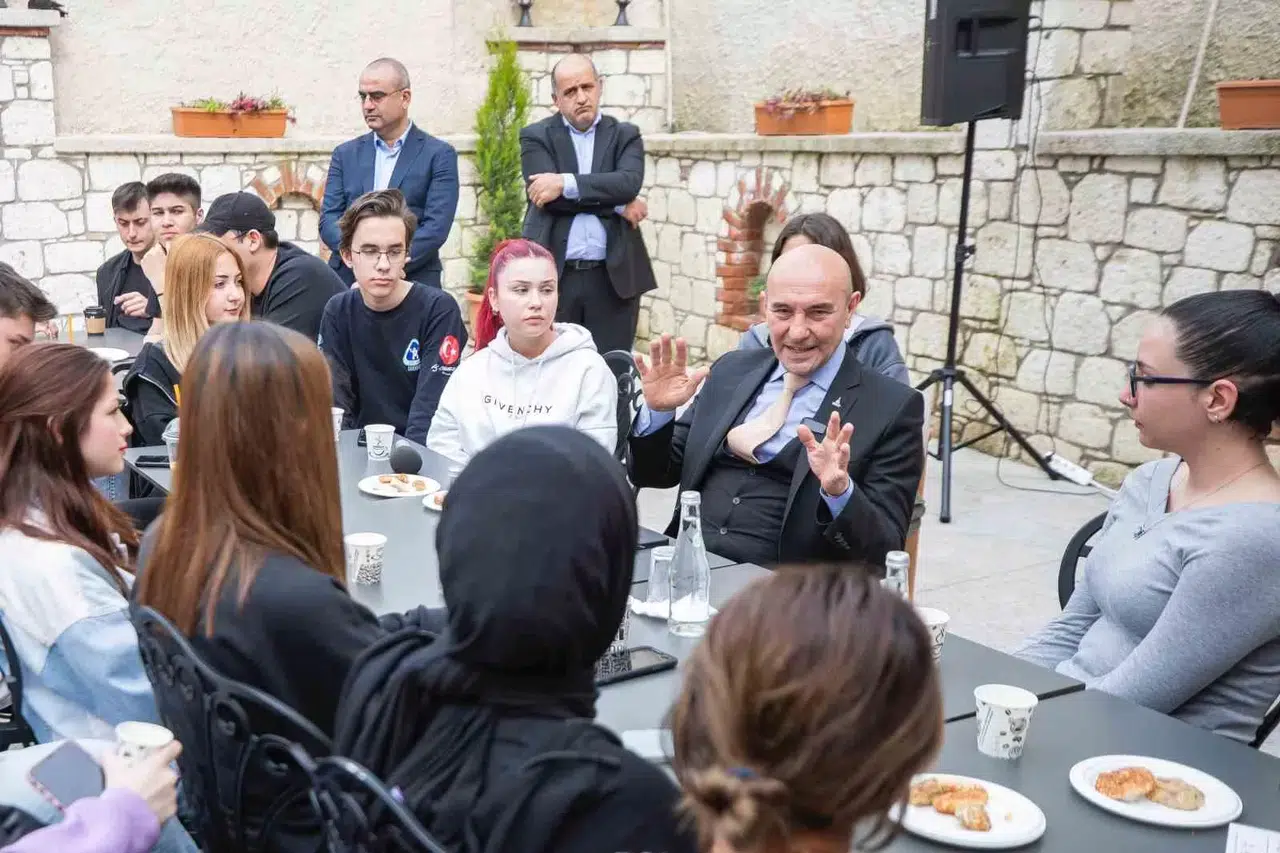 Soyer, Buca’da Gençlerle Buluştu