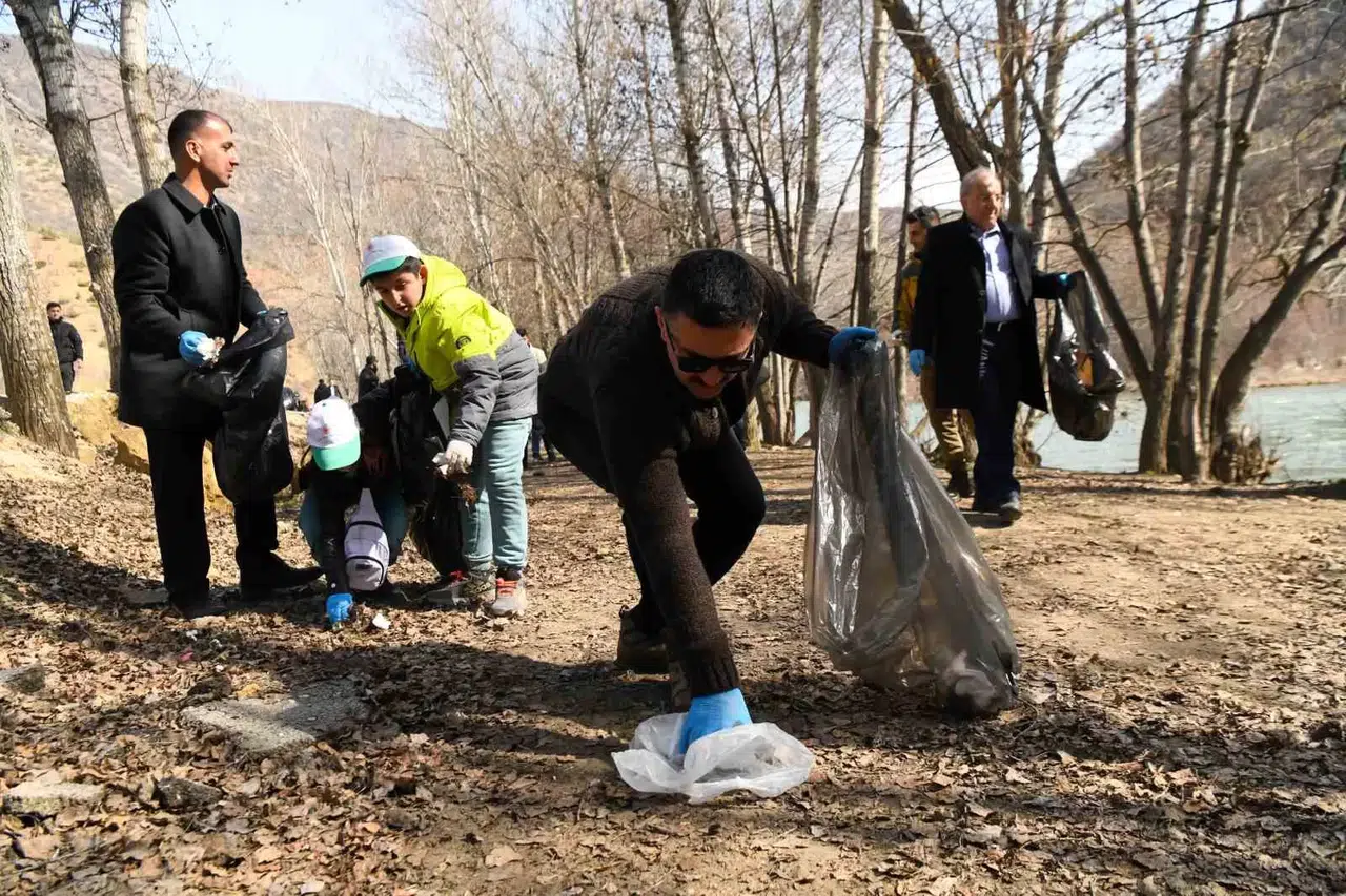 Tunceli’de Yüzlerce Kişi Munzur Vadisi Ulusal Parkı’nı Temizledi