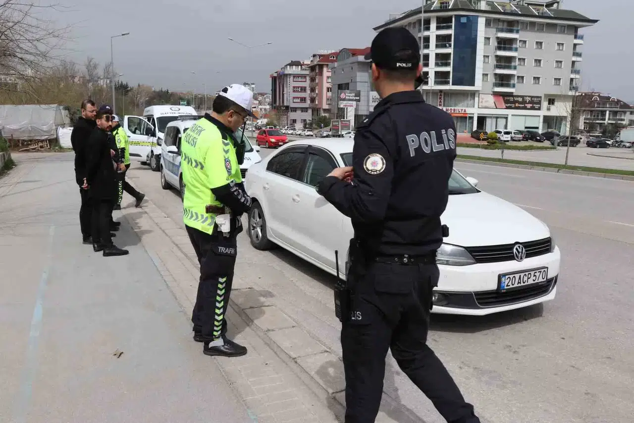 Yolun Karşısına Geçerken Arabanın Çarptığı Yaşlı Adam Kurtarılamadı