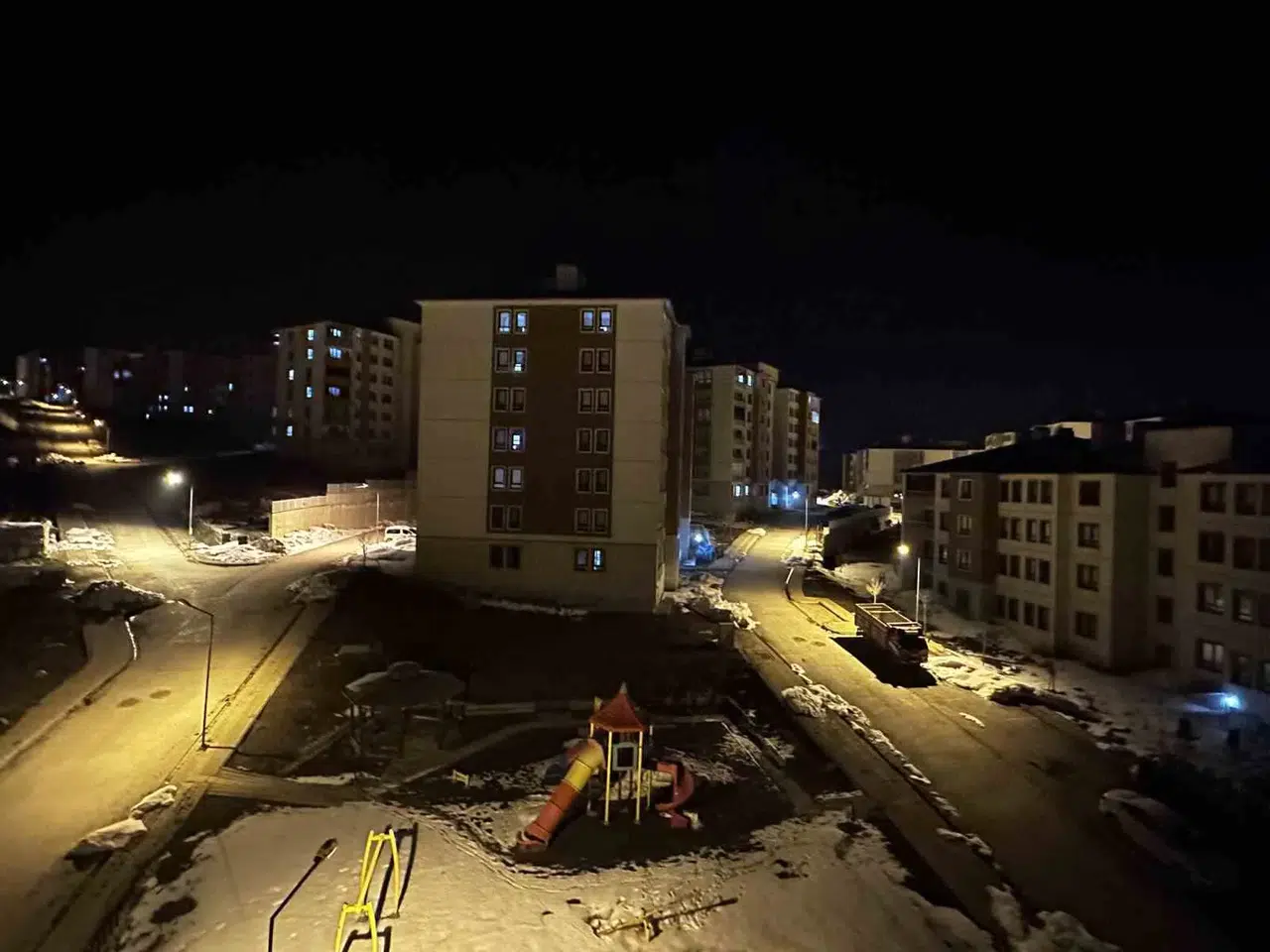 Yüksekova’da Artçı Sarsıntılar Devam Ediyor