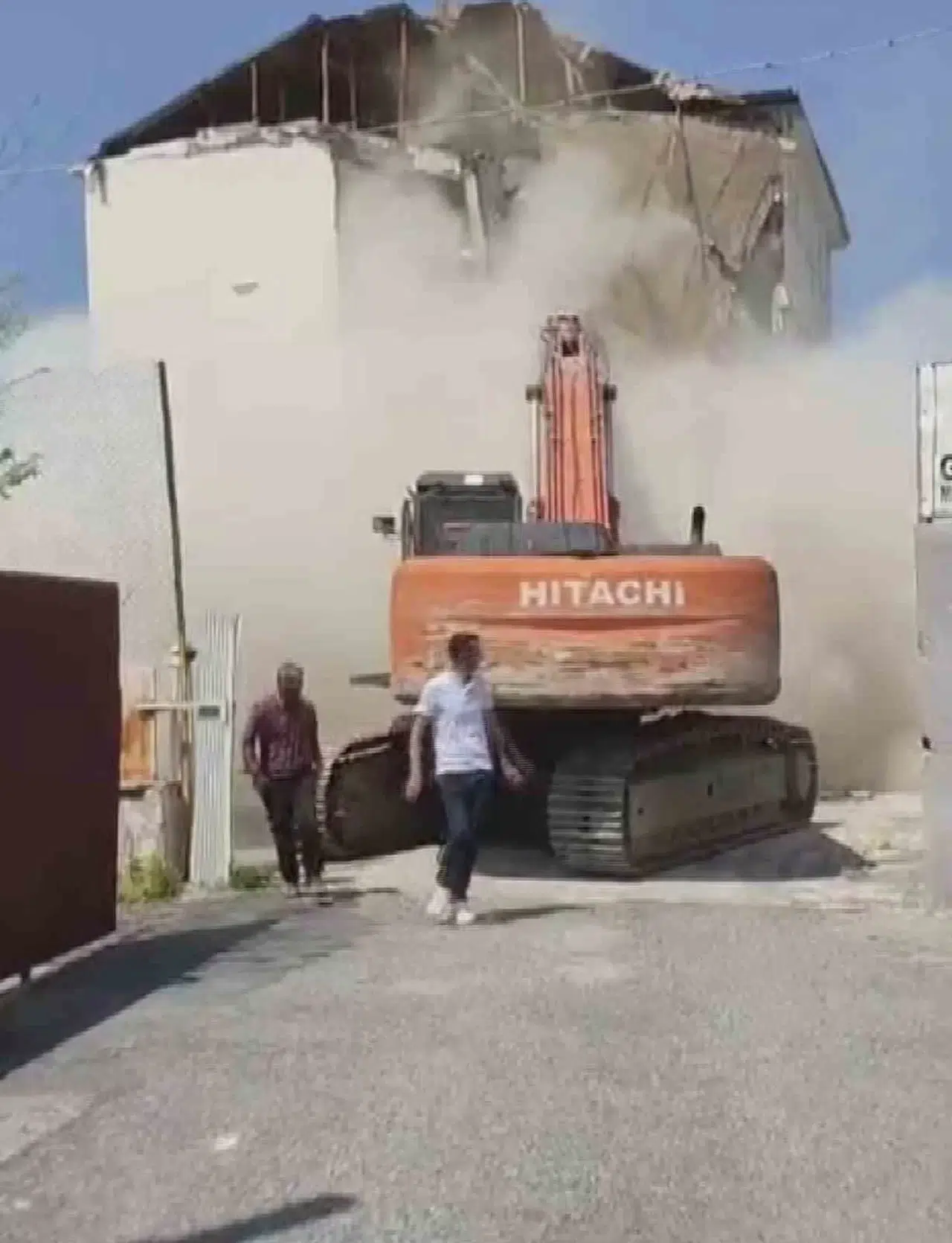 5 Katlı Okulun Yıkımı Esnasında Yaşanan Panik Kamerada