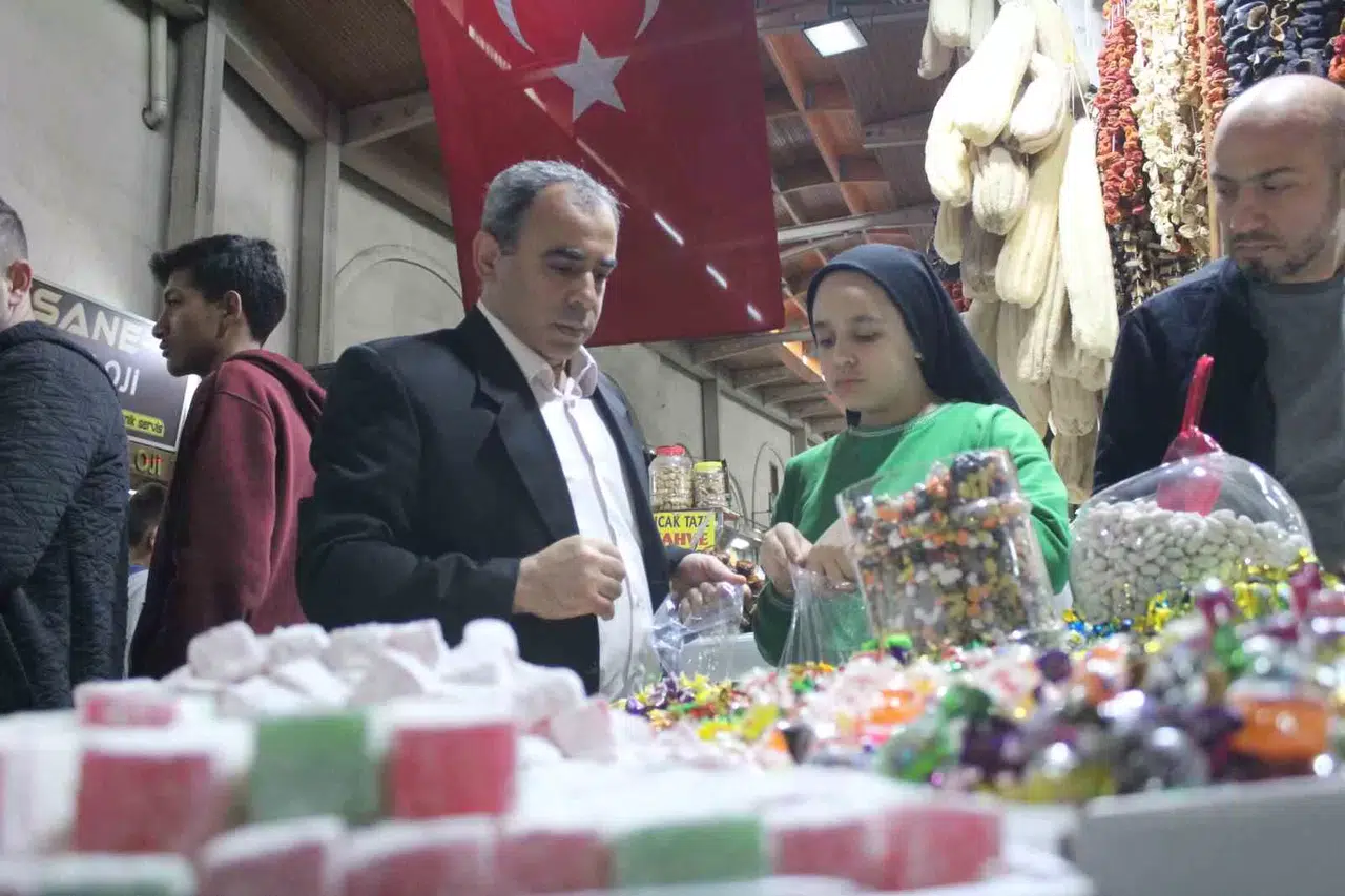 500 Yıllık Tarihi Çarşıda Ramazan Bayramı Yoğunluğu