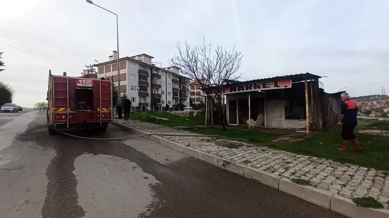 Boş Dükkanda Çıkan Yangın Korkuttu
