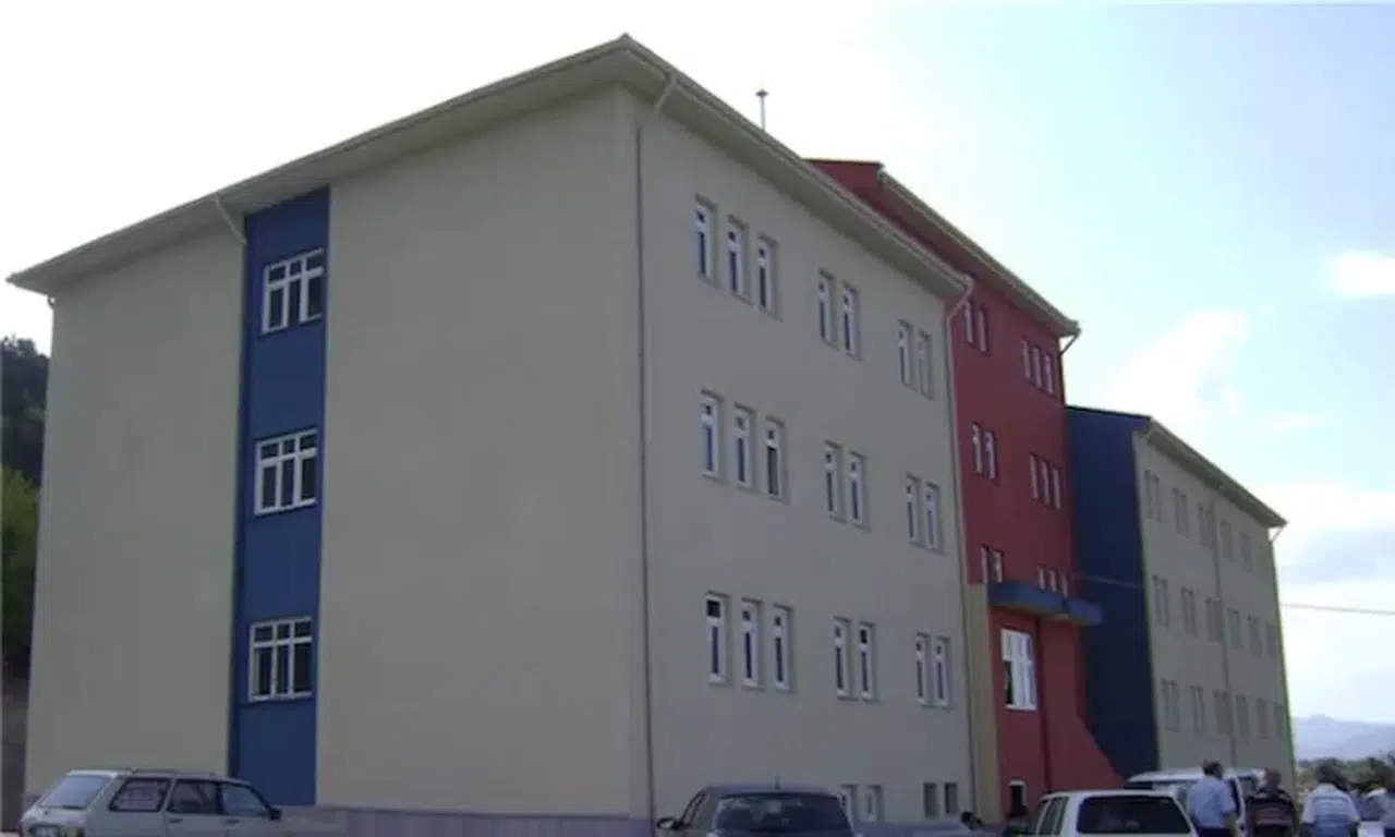 Kayalıklardan Düşüp Yaralandı