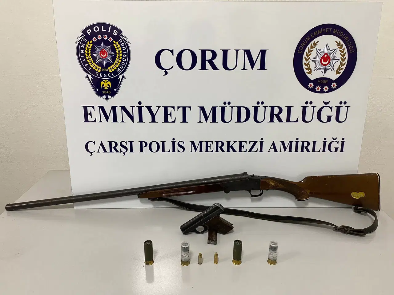 Emniyet Yakalamaya Devam Ediyor