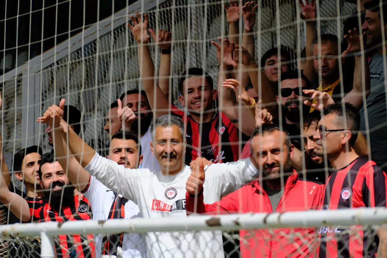 Kırmızı-Siyahlılardan Rakip Oyuncuya Alkış