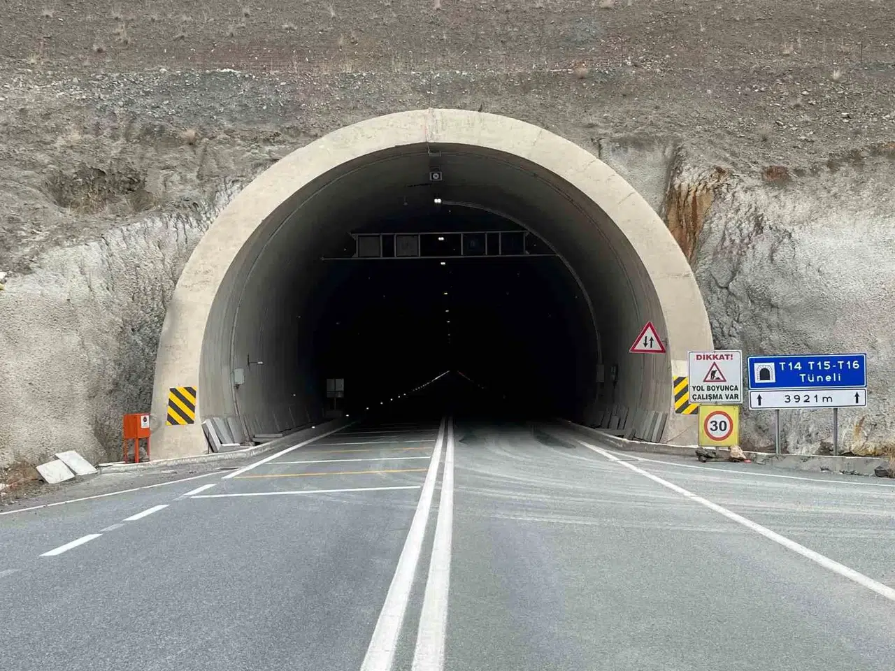 Artvin’de Çatlak ve Açılmaların Oluştuğu Tünelde Kaymanın Durduğu Bildirildi