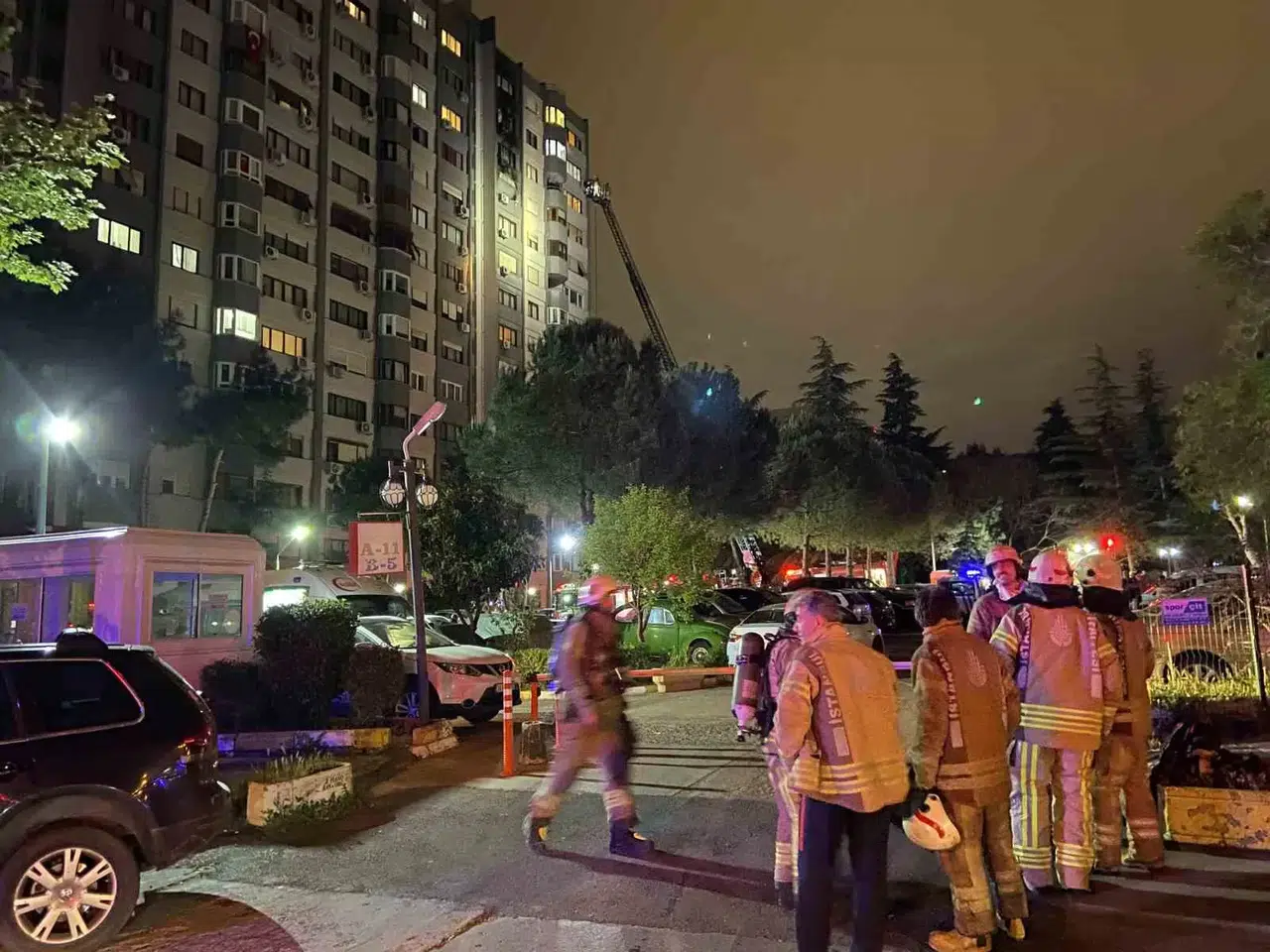 Bakırköy’de 15 Katlı Binada Korkutan Yangın
