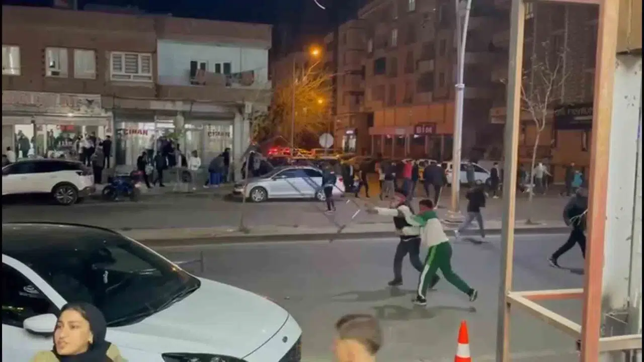 Batman’da Terör Yandaşları Van’ı Münasebet Göstererek Taşkınlık Çıkardı