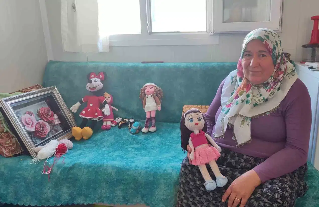 Depremzede Bayan Yaptığı Bez Bebeklerle Geçimini Sağlıyor