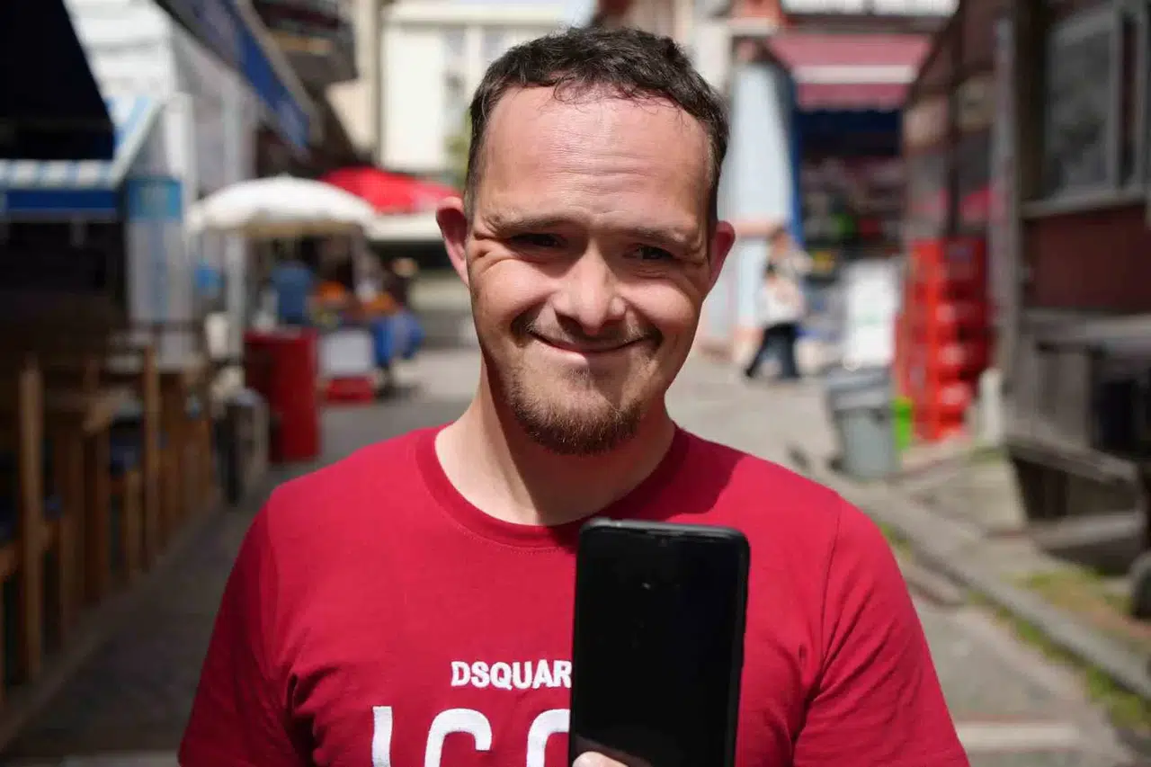 Down Sendromlu Genç Gasp Edilmişti: Telefonuna Kavuştu, Memnunluğu Gözlerinden Okundu