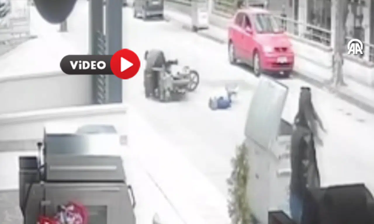Motosikletin Yayaya Çarptığı Kaza Güvenlik Kamerasında